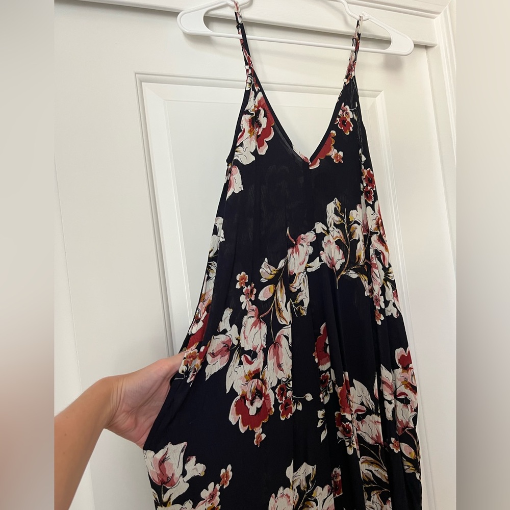 Millibon USA Black Floral Maxi with Pockets NWT Size Small - Picture 3 of 7